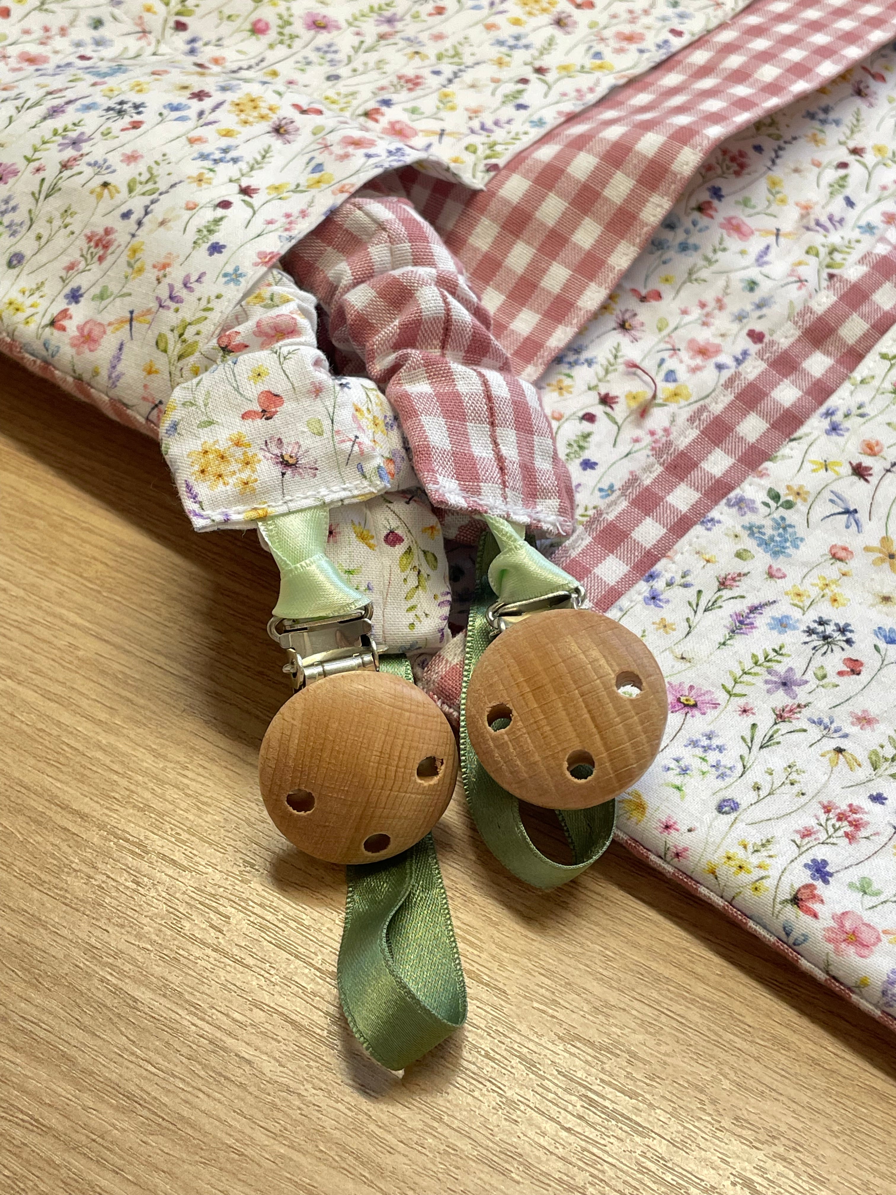 Organizer + pacifier clip